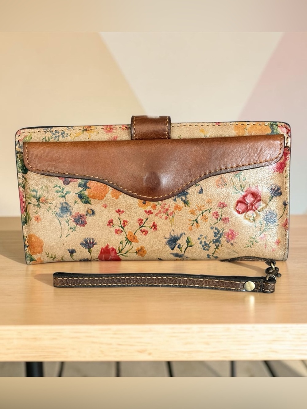 Patricia Nash Prarie Rose Floral Beige Leather Wristlet Wallet - Picture 3 of 7